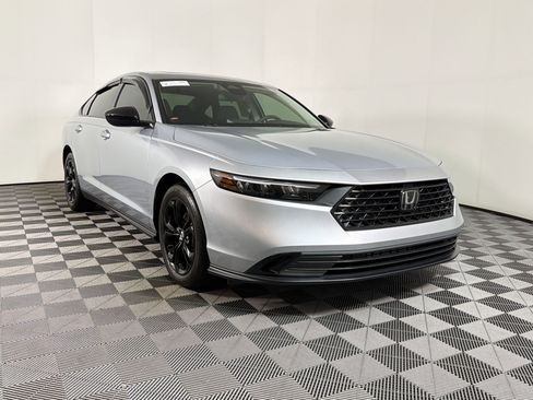 Used 2025 Honda Accord SE image 19
