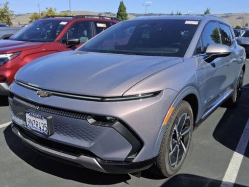 Used 2024 Chevrolet Equinox EV LT image 3