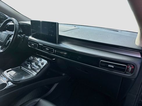 Used 2023 Lincoln Nautilus AWD image 31