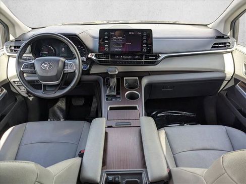 Used 2024 Toyota Sienna XLE image 15