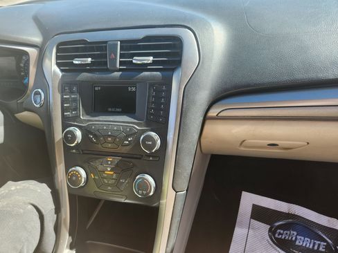 Used 2017 Ford Fusion SE image 18