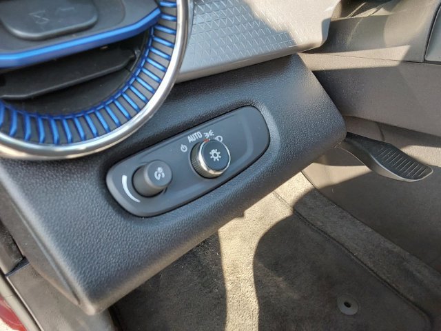 Used 2025 Chevrolet Trax LT FWD image 20
