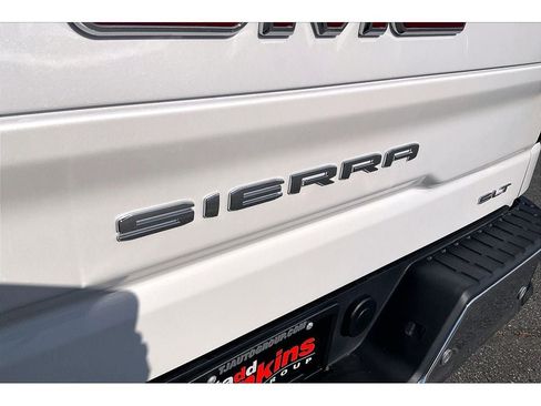 Used 2023 GMC Sierra 1500 SLT w/ SLT Premium Plus Package AWD/4WD image 32