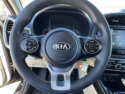 Used 2021 Kia Soul LX image 11