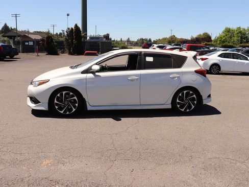 Used 2018 Toyota Corolla iM w/ Carpet Mat Package (TMS) FWD image 8