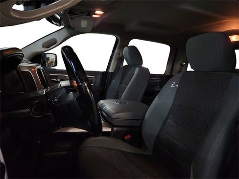 Used 2020 RAM 1500 Classic SLT w/ Luxury Group image 10