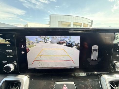 Used 2023 Kia Sorento S w/ Panoramic Sunroof Package image 17
