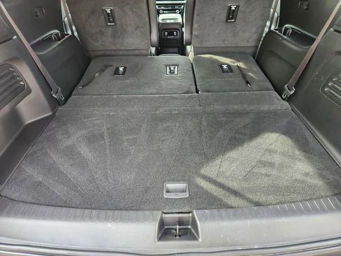 Used 2026 Chevrolet Traverse LT image 31