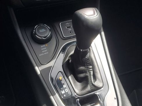 Used 2019 Jeep Cherokee Limited AWD/4WD image 29