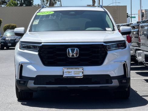 Used 2024 Honda Pilot Touring image 10