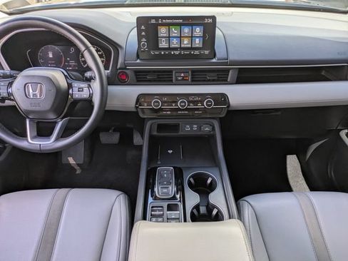 Used 2025 Honda Pilot EX-L image 16