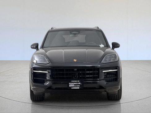 Certified 2026 Porsche Cayenne GTS AWD/4WD image 11
