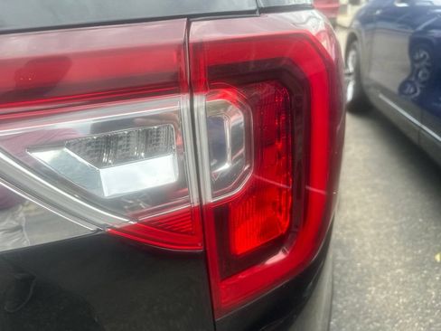 Used 2023 GMC Acadia SLT AWD/4WD image 13