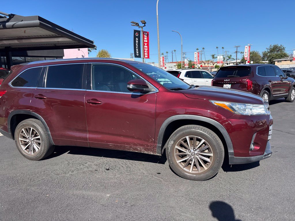 Used 2018 Toyota Highlander XLE FWD image 3