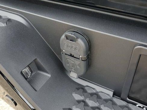 New 2025 GMC Canyon Elevation image 6