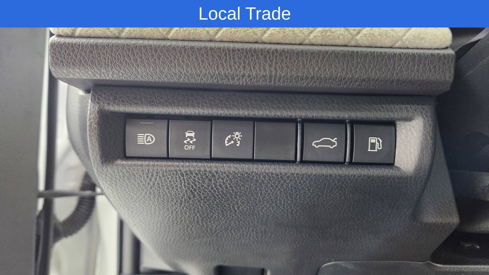 Used 2025 Toyota Camry XLE FWD image 18