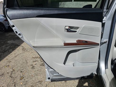 Used 2011 Toyota Venza w/ Premium Pkg #2 image 13