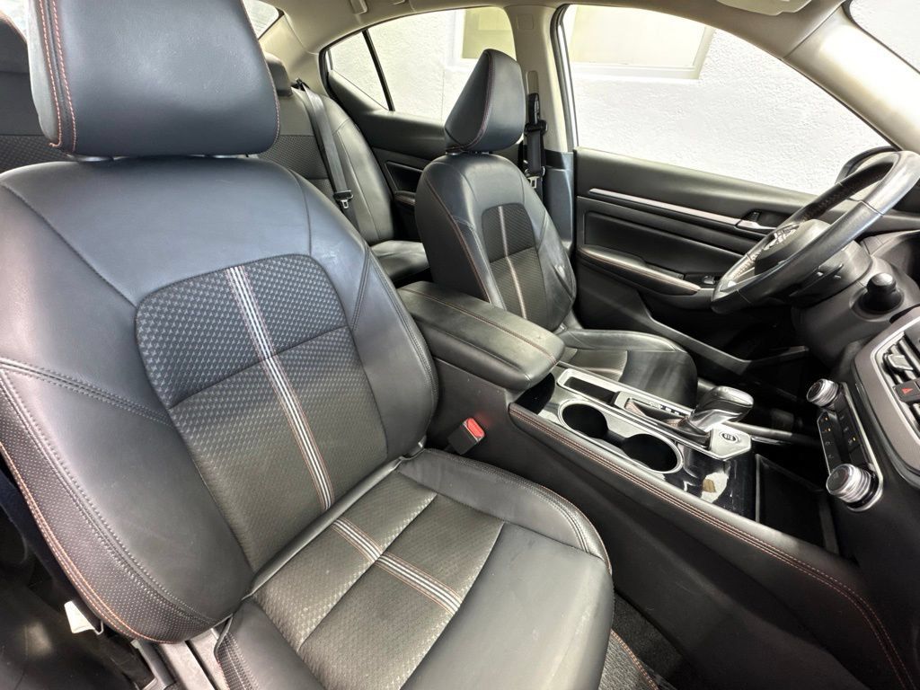 Used 2024 Nissan Altima 2.5 SR FWD image 29
