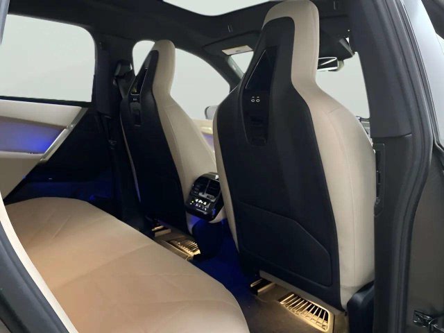 Used 2023 BMW iX xDrive50 AWD/4WD image 70