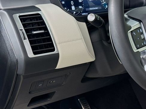 Certified 2025 Land Rover Discovery Dynamic SE image 10