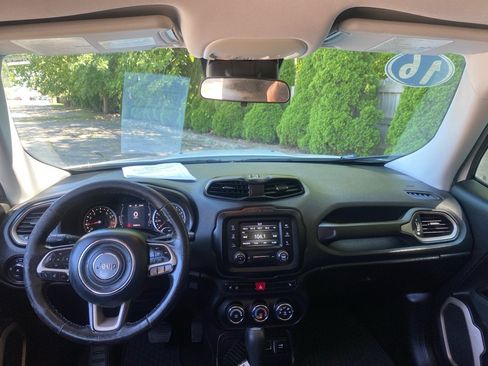Used 2016 Jeep Renegade Latitude w/ Cold Weather Group FWD image 16