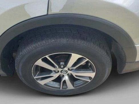 Used 2018 Toyota RAV4 XLE AWD/4WD image 6
