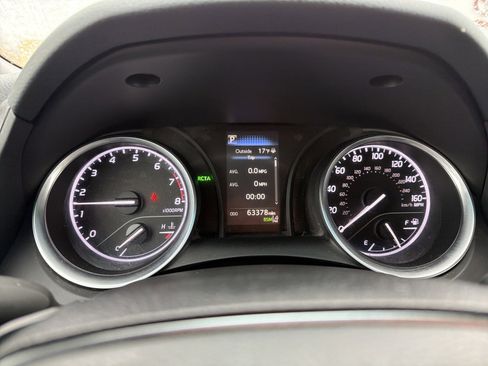 Certified 2018 Toyota Camry SE image 15