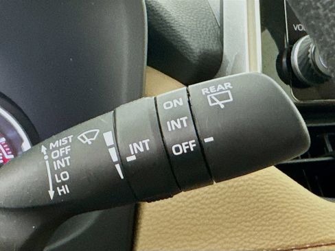 Used 2025 Toyota RAV4 XLE AWD/4WD image 13