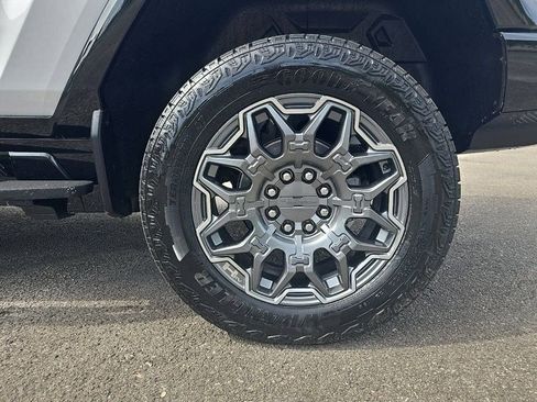 New 2025 GMC Hummer EV 3X image 3