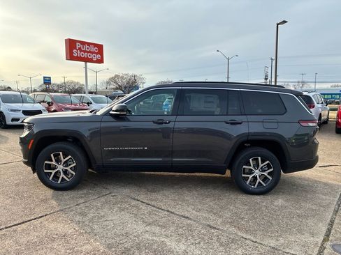 New 2025 Jeep Grand Cherokee L Limited w/ Luxury Tech Group II image 2