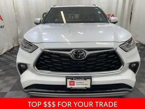 Used 2025 Toyota Highlander Platinum image 2