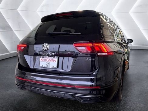 Used 2022 Volkswagen Tiguan SE R-Line image 4