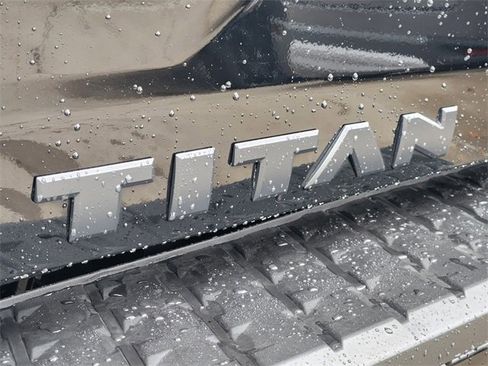 Used 2022 Nissan Titan SV w/ Accessory Utility Package image 7
