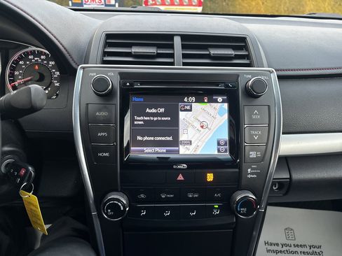 Used 2017 Toyota Camry SE image 25