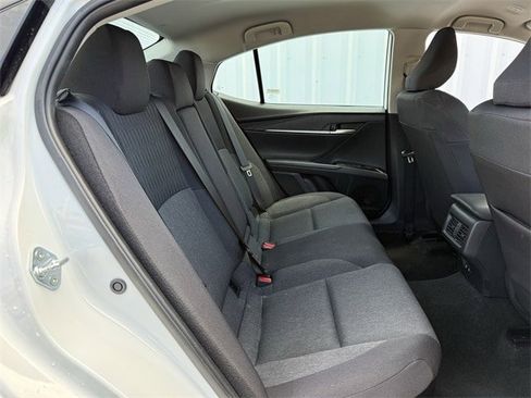 Used 2025 Toyota Camry LE image 31