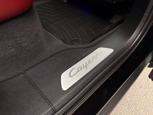 Used 2022 Porsche Cayenne Coupe image 34