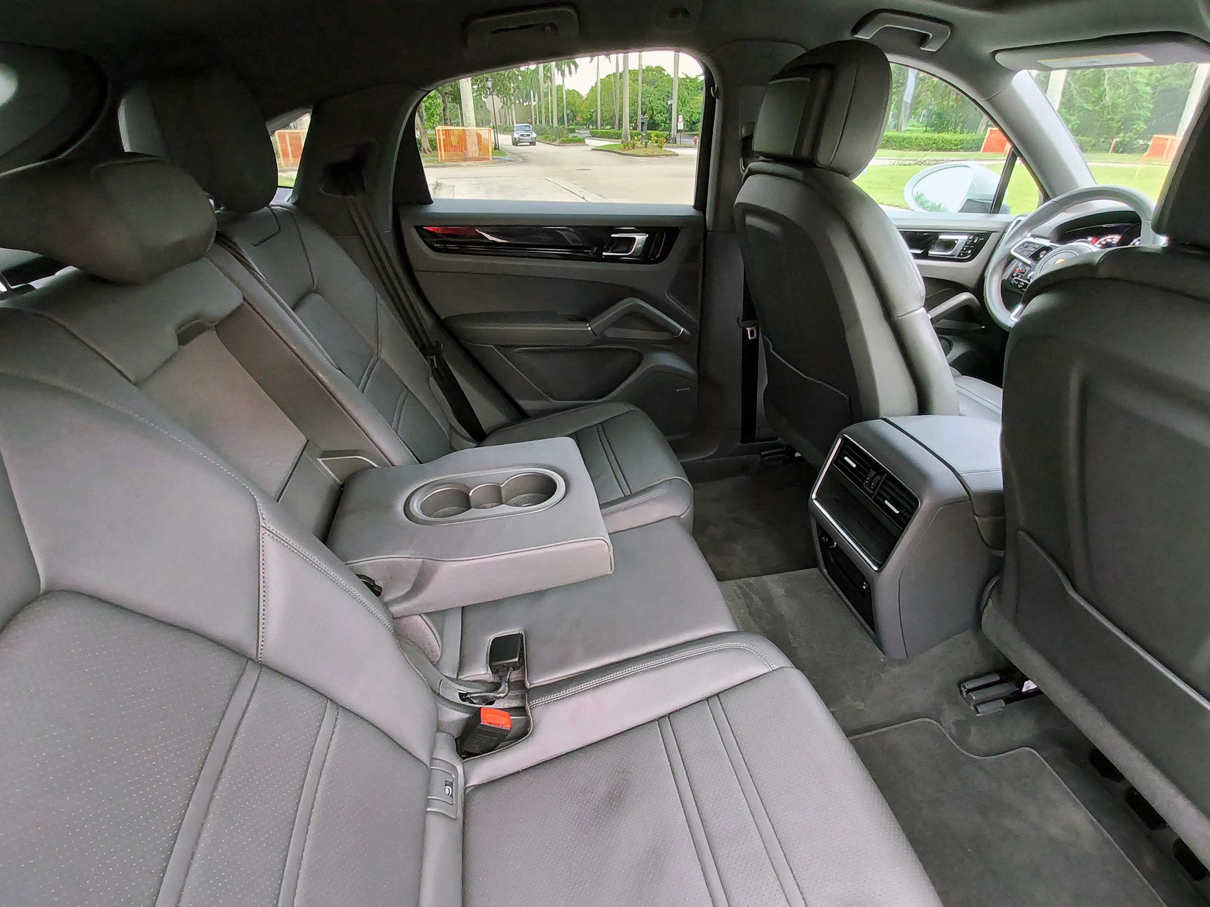 Used 2021 Porsche Cayenne Coupe AWD/4WD image 35