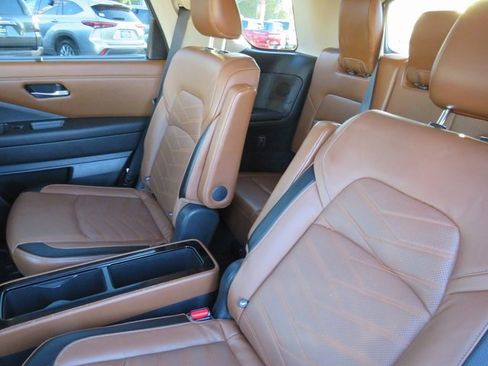 Used 2022 Nissan Pathfinder Platinum w/ Cargo Package image 19