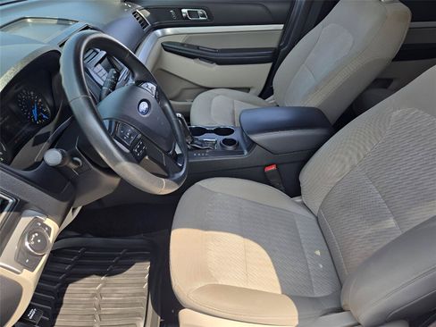 Certified 2019 Ford Explorer FWD image 12