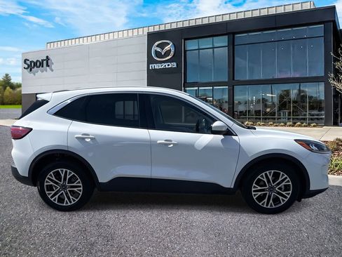 Used 2022 Ford Escape SEL image 2