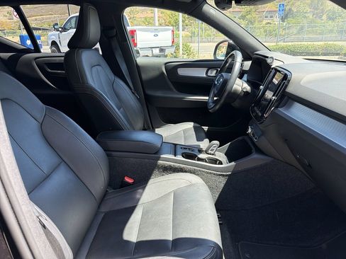 Used 2020 Volvo XC40 T5 Momentum AWD/4WD image 22