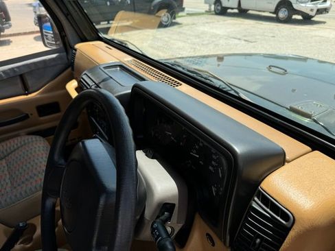 Used 1998 Jeep Wrangler Sport image 37