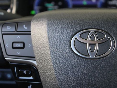 Used 2025 Toyota Camry XSE FWD image 30