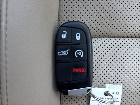 Used 2020 Jeep Grand Cherokee Overland AWD/4WD image 33