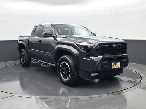 Used 2025 Toyota Tacoma TRD Off-Road w/ TRD Off Road Upgrade Package image 3
