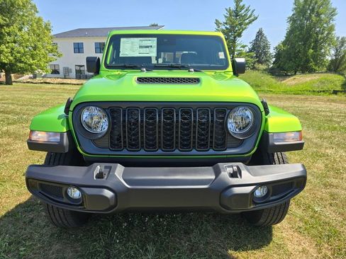 New 2025 Jeep Gladiator Sport image 2