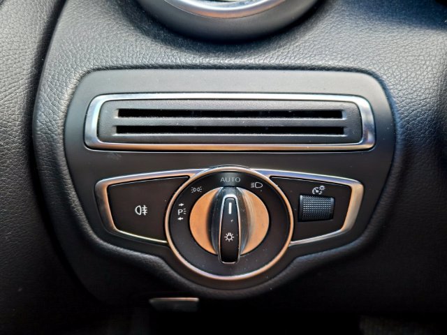 Used 2019 Mercedes-Benz C 300 Sedan image 22