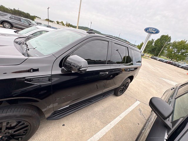Used 2021 GMC Yukon SLT w/ SLT Premium Package AWD/4WD image 8