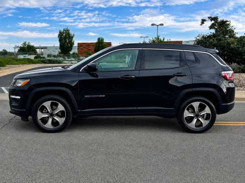 Used 2017 Jeep Compass Latitude w/ Popular Equipment Group AWD/4WD image 2
