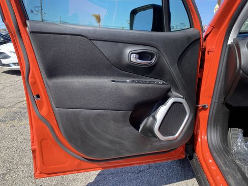 Used 2020 Jeep Renegade Sport w/ Sport Appearance Group FWD image 13